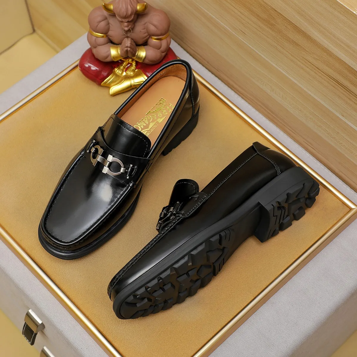 Men's shoes 250 Ferragamo [Ferragamo] top imported suit men's shoes 💯Original copy of the official website, product materials: selected imported embossed calfskin + luxury hardware buckle accessories ~ imported water-dyed cow 🐂 leather lining. Strong three-dimensional visual effect, original combination outsole, multiple colors available😘 Size: 39-44 (38.45.46. Customized)